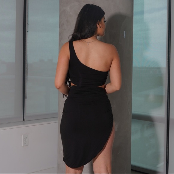 Black Asymmetrical Skirt Set - Picture 4 of 5